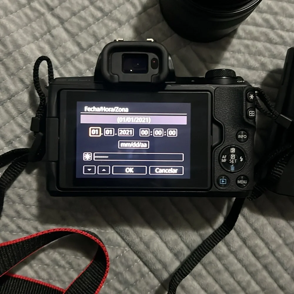 Canon - EOS R100 4K Video Mirrorless Camera